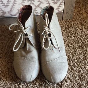 Tan wedges..very comfortable!!